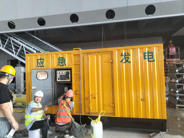 高港怎样判断空气滤清器是否需要更换？