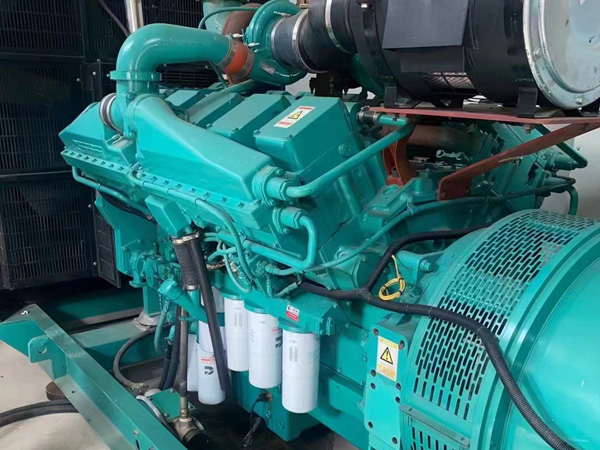 高港更换100kW柴油发电机组机油时，需要注意哪些事项？